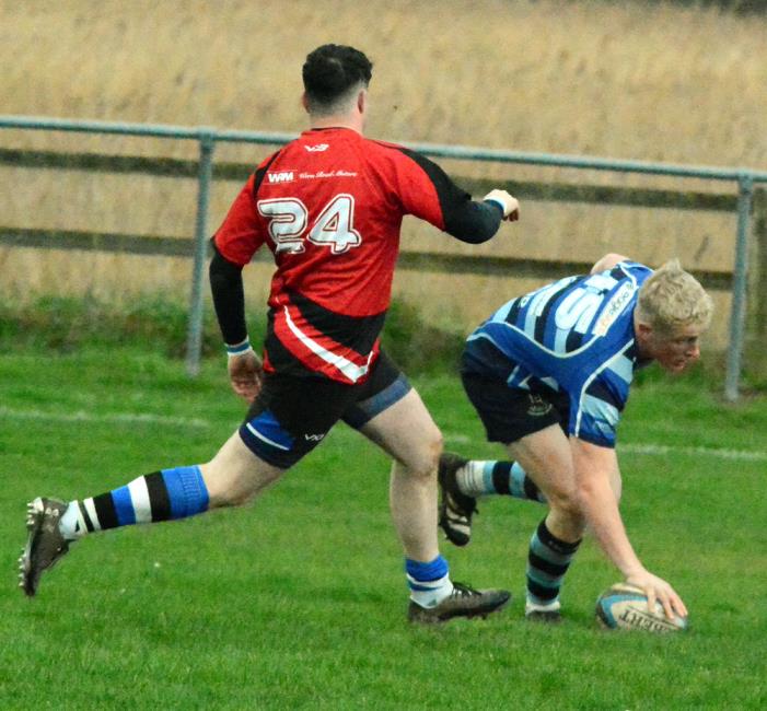 St Clears full back Daf Walters grabs a cracking try. Picture Gordon Thomas